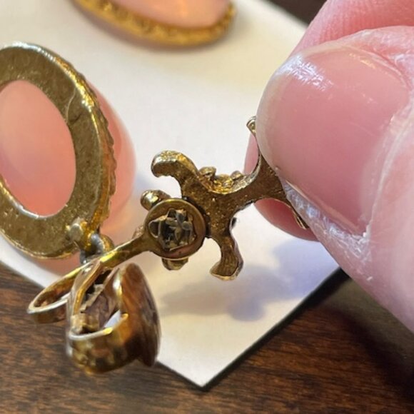 Vintage Pink Moonglow Cabochon Drop Clip Gold Tone Earrings Fleur de Lis - Picture 6 of 8